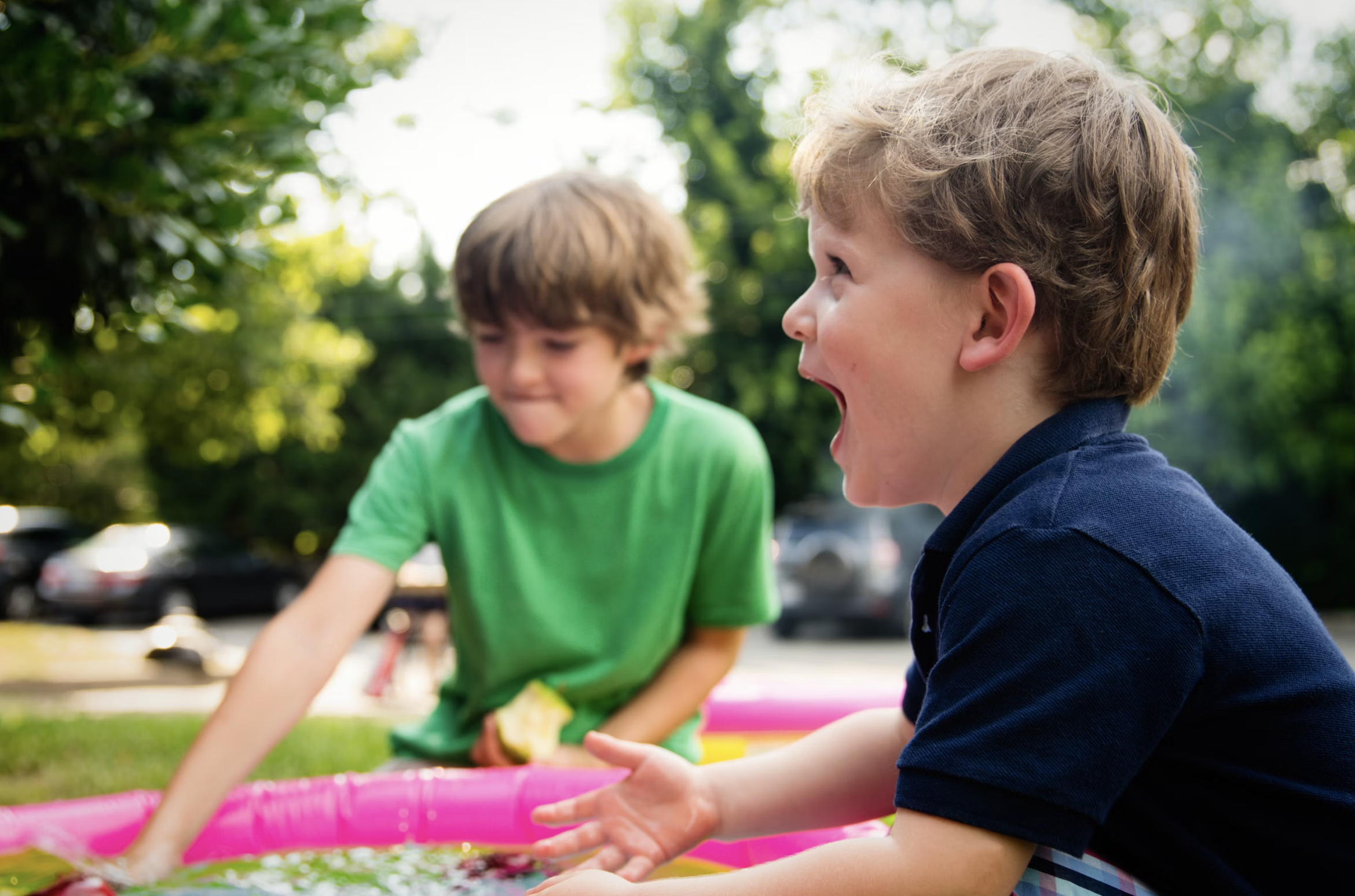 Niños jugando juntos y aprendiendo a socializar y poner límites en un entorno saludable. Centro Imago Villalba Madrid, desarrollo infantil.
